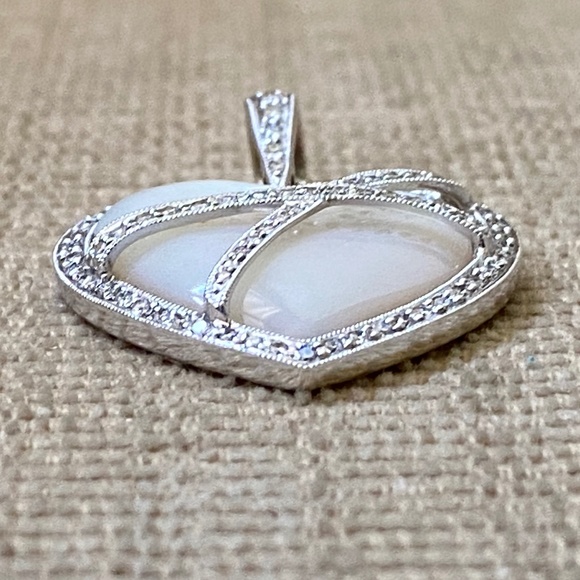 18KT Diamond & Mother Of Pearl Heart Pendant - Picture 5 of 14